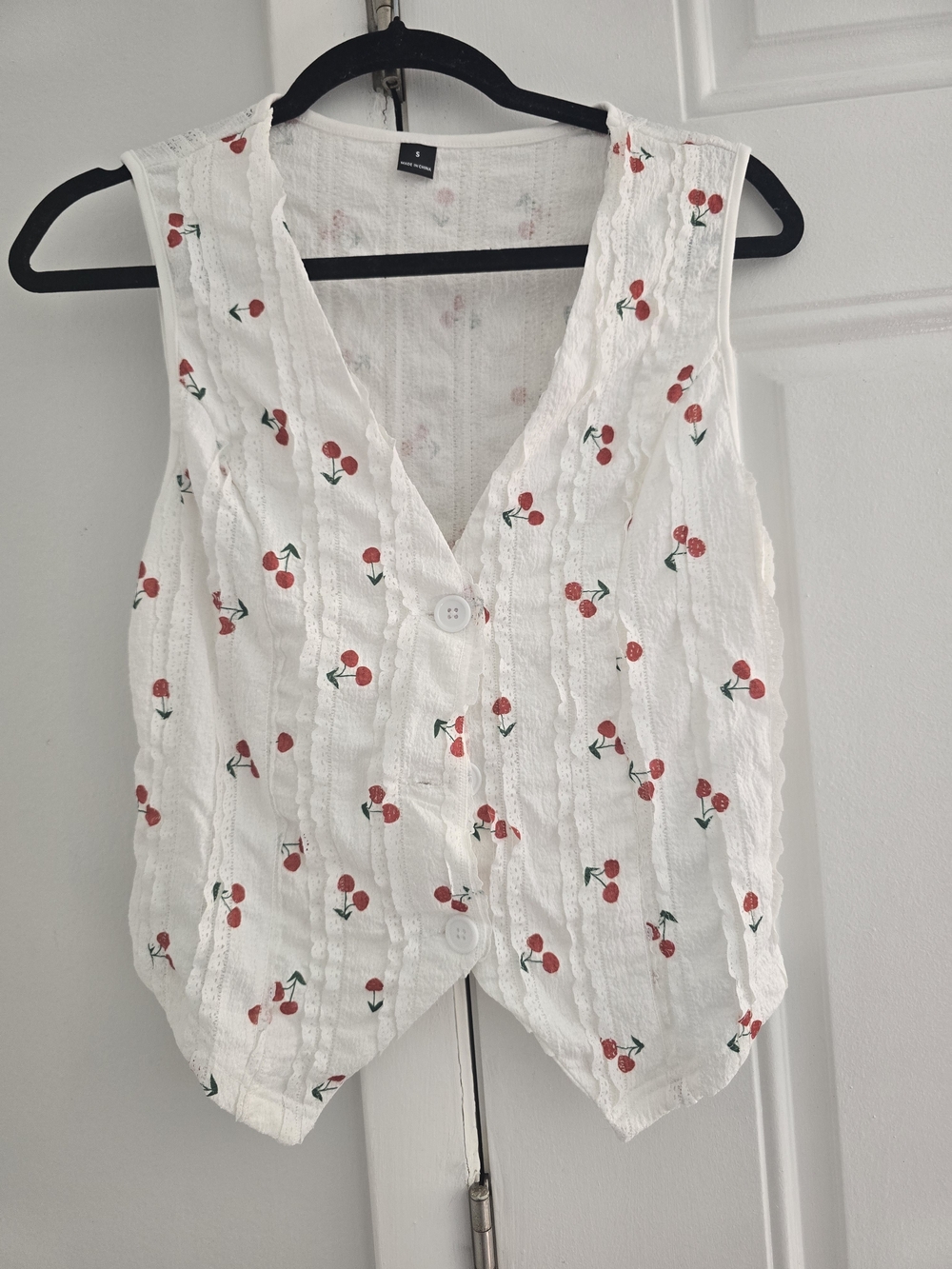 SHEIN White Cherry-Print Button Vest